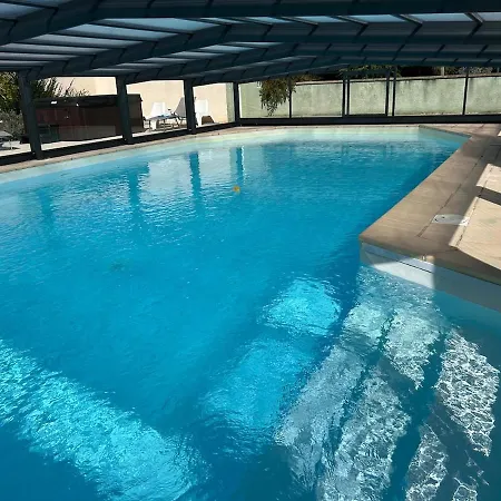 Large House With Pool, And Park Effiat