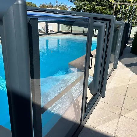 Vakantiehuis Large House With Pool, And Park