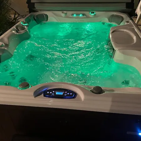 Vakantiehuis Large House With Pool, And Park *