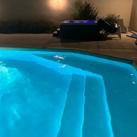 Large House With Pool, And Park * Effiat